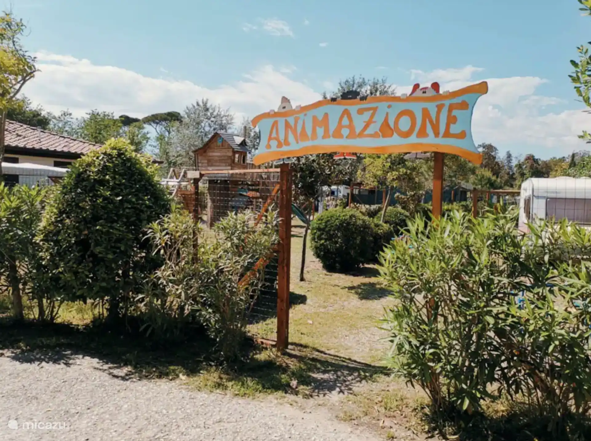 Escape to Tuscany. Stay in our comfortable chalet with swimming pool, beautiful nature and the most beautiful cities such as Lucca, Pisa and Florence a short distance away.