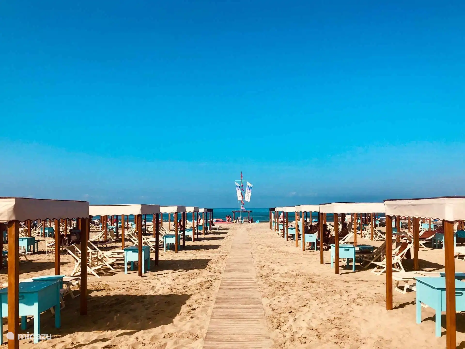 Escape to Tuscany. Stay in our comfortable chalet with swimming pool, beautiful nature and the most beautiful cities such as Lucca, Pisa and Florence a short distance away.