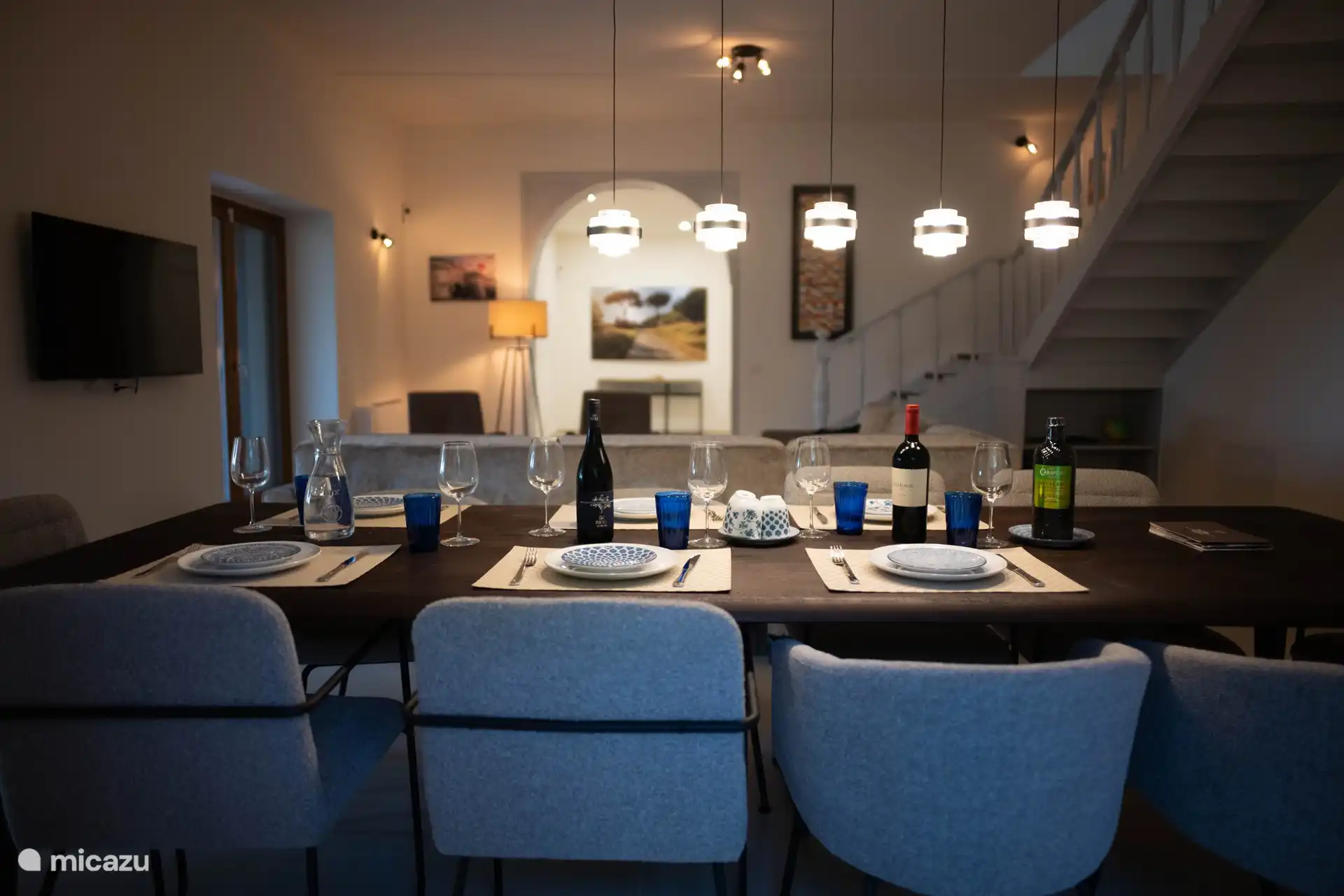 séjour avec table à manger pour 10 personnes