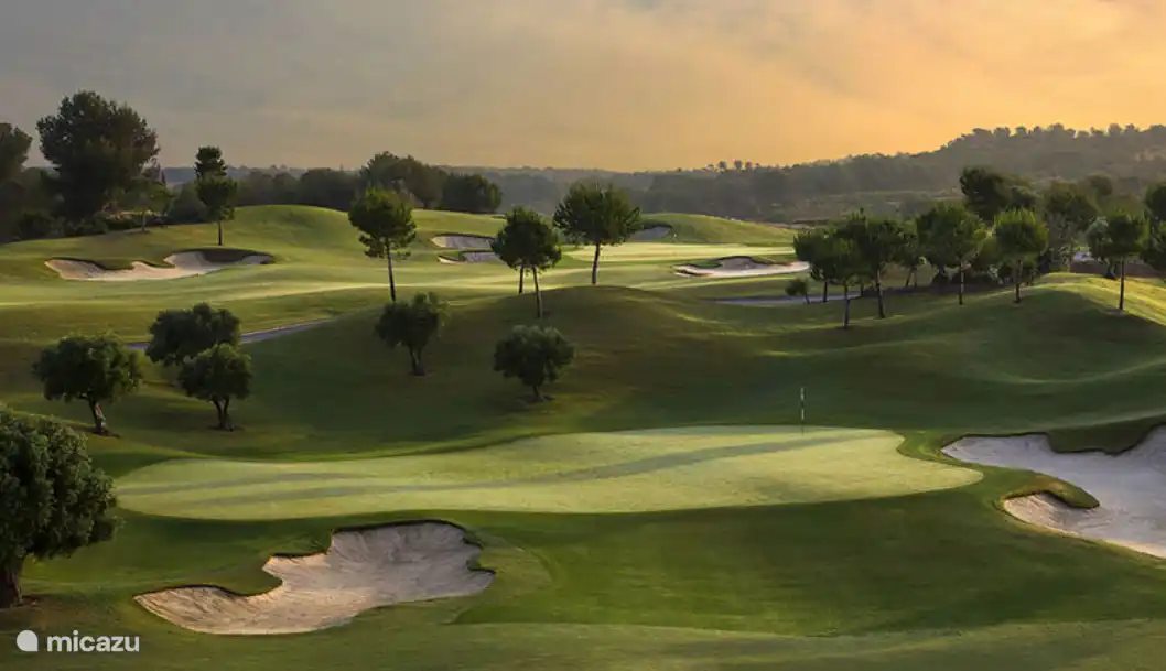 Einer der nahe gelegenen Golfplätze (Las Colinas).