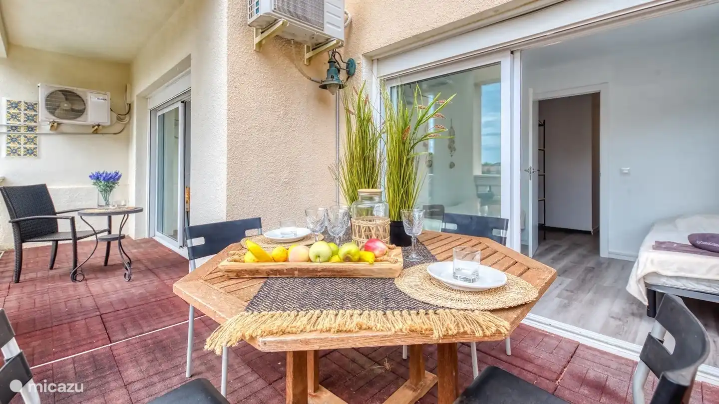 Die ideale Villa zum Leben im Freien unter der spanischen Sonne mit privatem Pool, schöner Lounge und Bar!