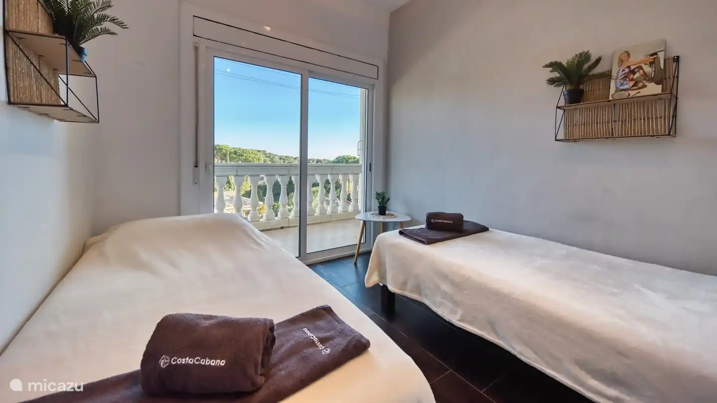 Die ideale Villa zum Leben im Freien unter der spanischen Sonne mit privatem Pool, schöner Lounge und Bar!