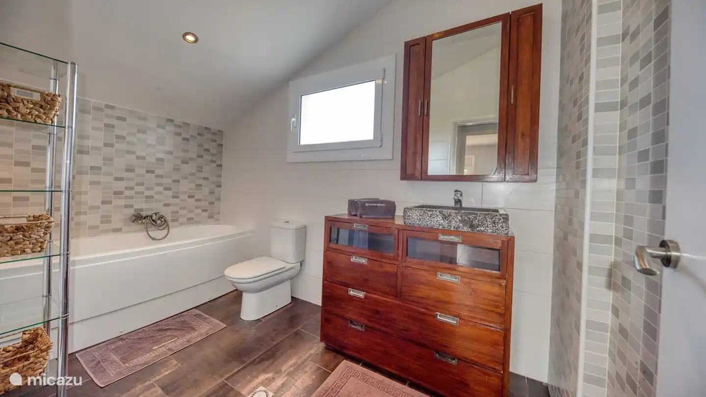 Die ideale Villa zum Leben im Freien unter der spanischen Sonne mit privatem Pool, schöner Lounge und Bar!