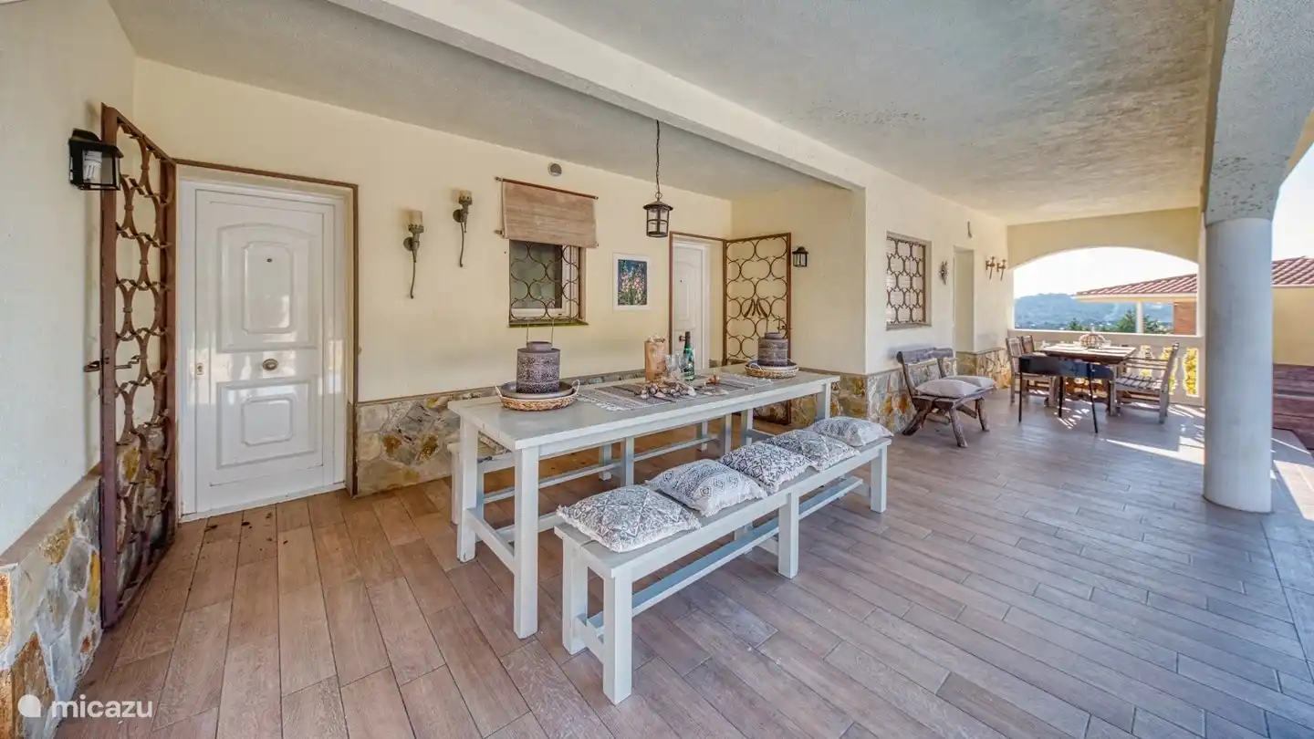 Die ideale Villa zum Leben im Freien unter der spanischen Sonne mit privatem Pool, schöner Lounge und Bar!