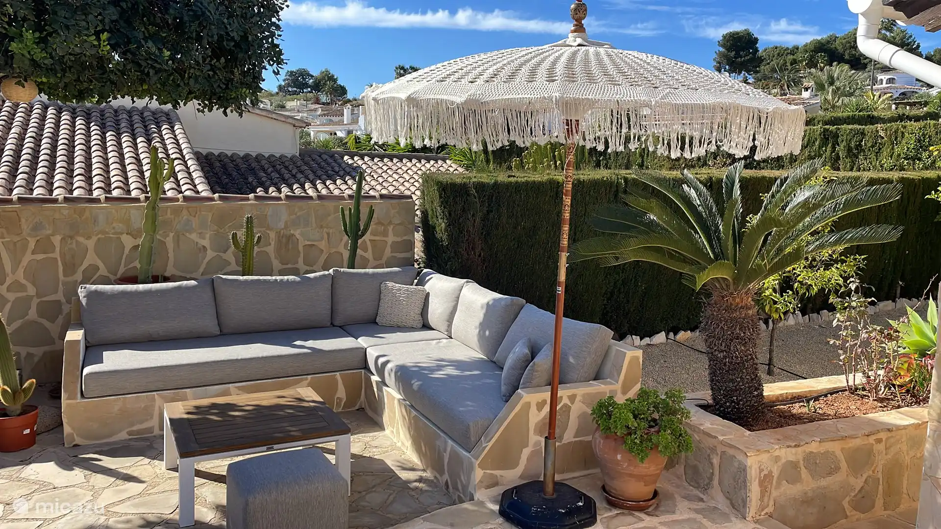 Lounge area with cushions 3x3m