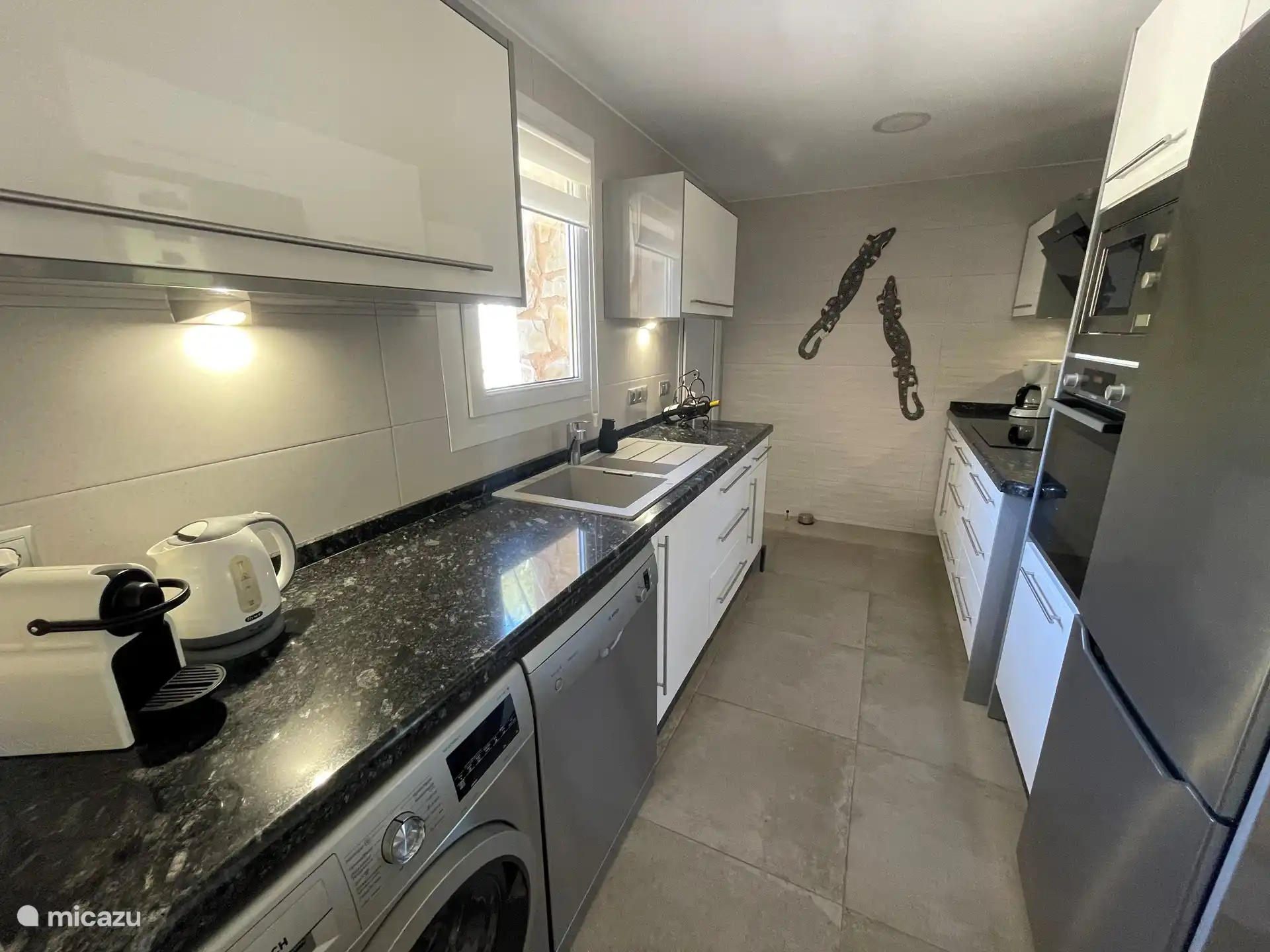 kitchen with all appliances such as refrigerator, freezer, dishwasher, washing machine, oven, microwave, extractor hood and hob
