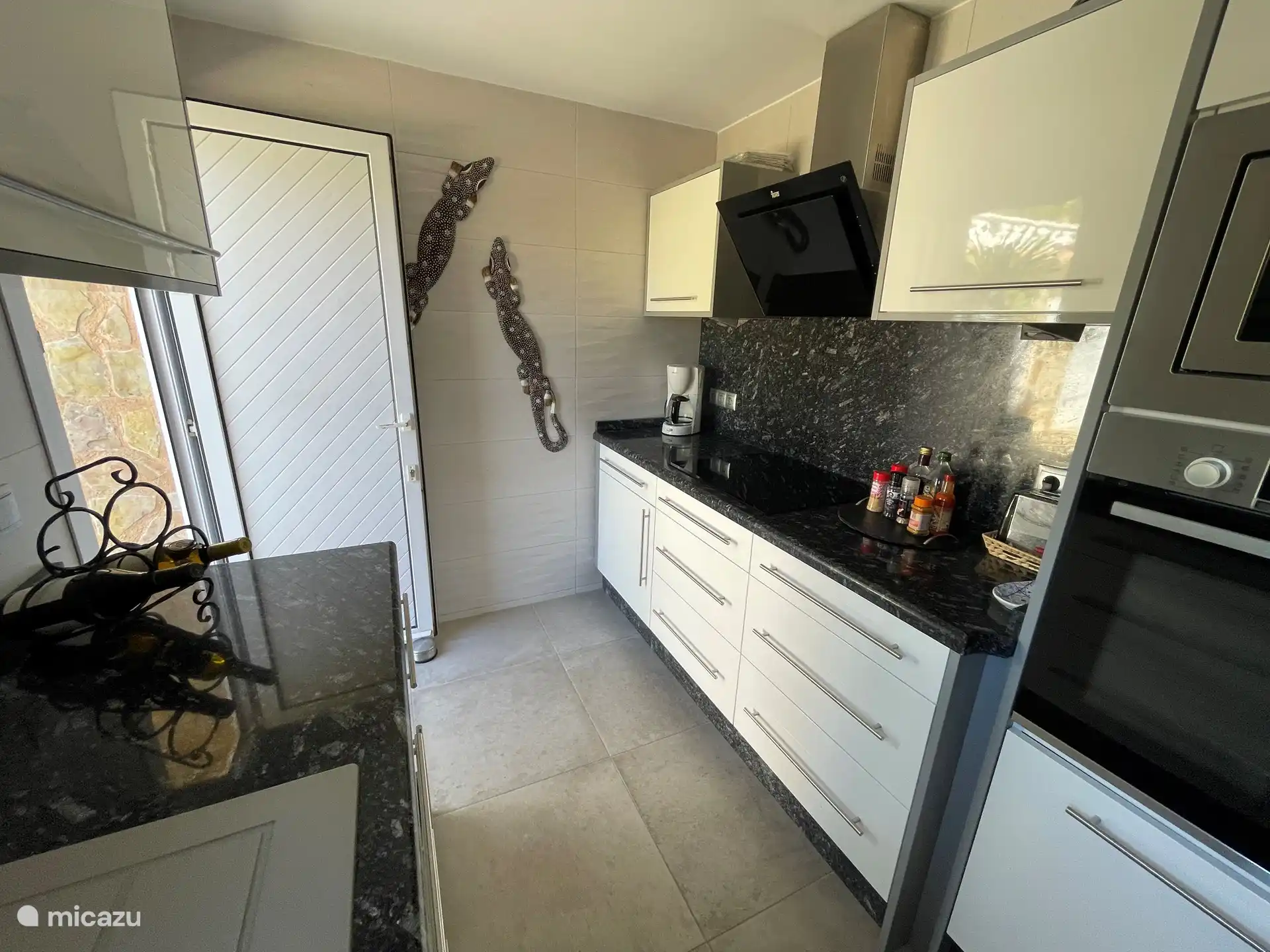 kitchen with all appliances such as refrigerator, freezer, dishwasher, washing machine, oven, microwave, extractor hood and hob