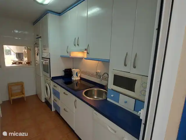 Bel appartement près de la plage | Espagne, Costa del Sol, Torrox-Costa - appartement Cuisine entièrement équipée, avec accès au séjour