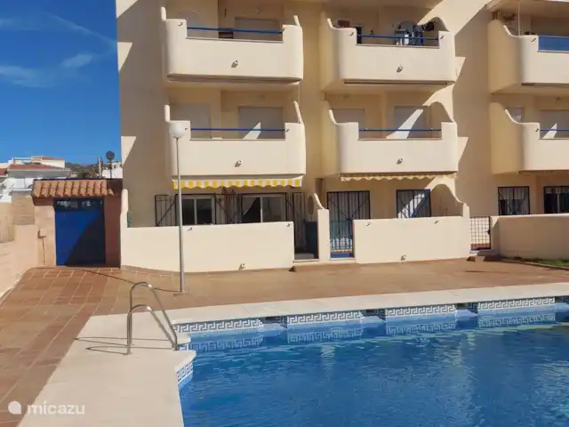 Bel appartement près de la plage | Espagne, Costa del Sol, Torrox-Costa - appartement L'appartement est en bas à gauche