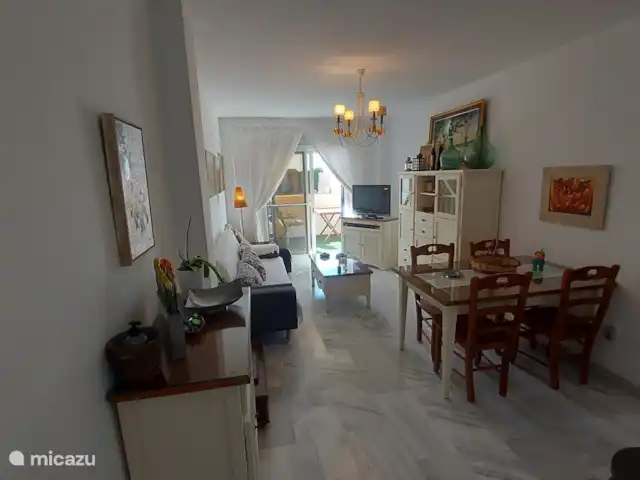 Bel appartement près de la plage | Espagne, Costa del Sol, Torrox-Costa - appartement Le salon avec coin repas