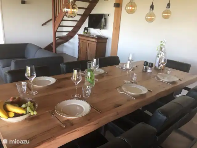 Âlde Feanen/Landgoed Âld Heach Hiem | Pays-Bas, Frise, Goëngahuizen - maison de vacances Belle table en bois avec 8 chaises en cuir