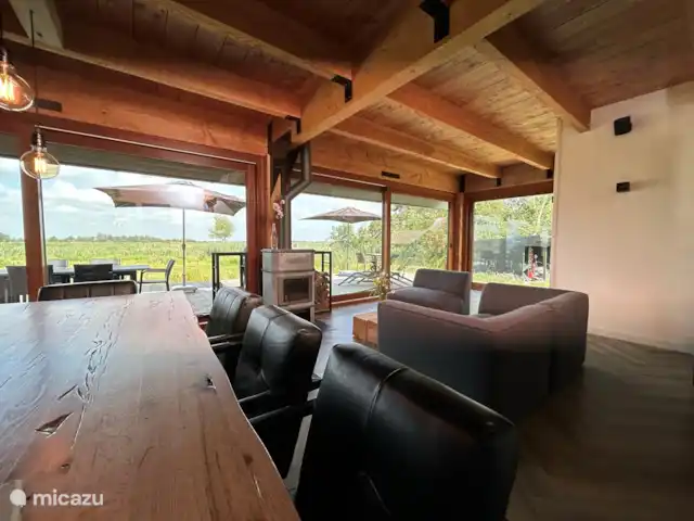 Âlde Feanen/Landgoed Âld Heach Hiem | Pays-Bas, Frise, Goëngahuizen - maison de vacances Table à manger, canapé au rez-de-chaussée