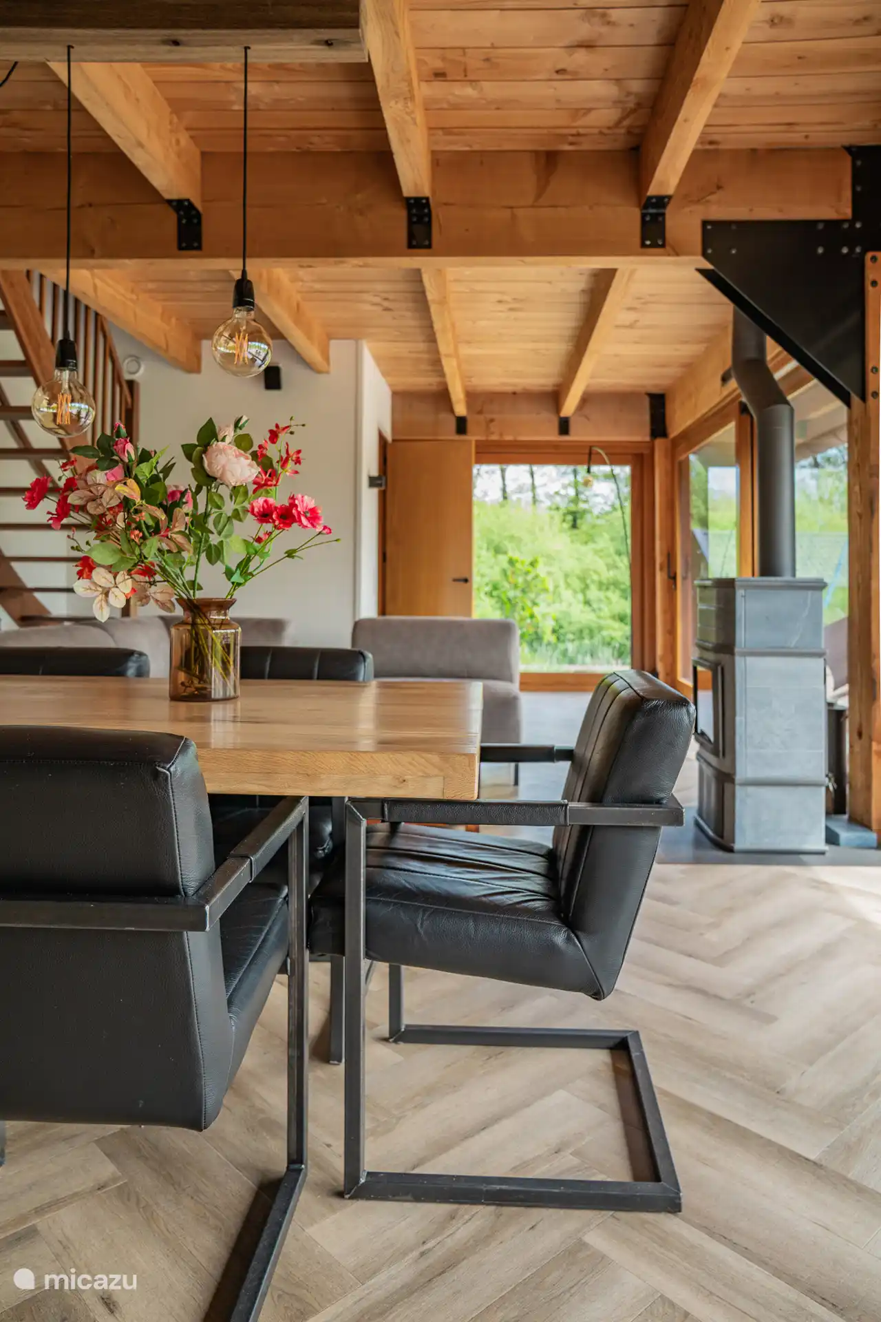 Eettafel van de woning Janssloot.