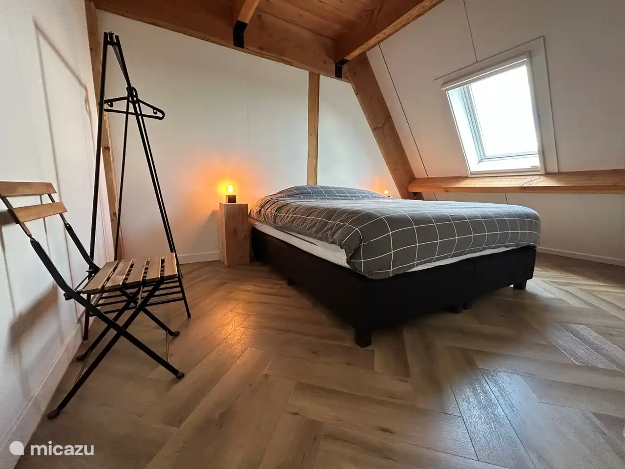 Schlafzimmer 4 in Feanen mit einem Doppelbett