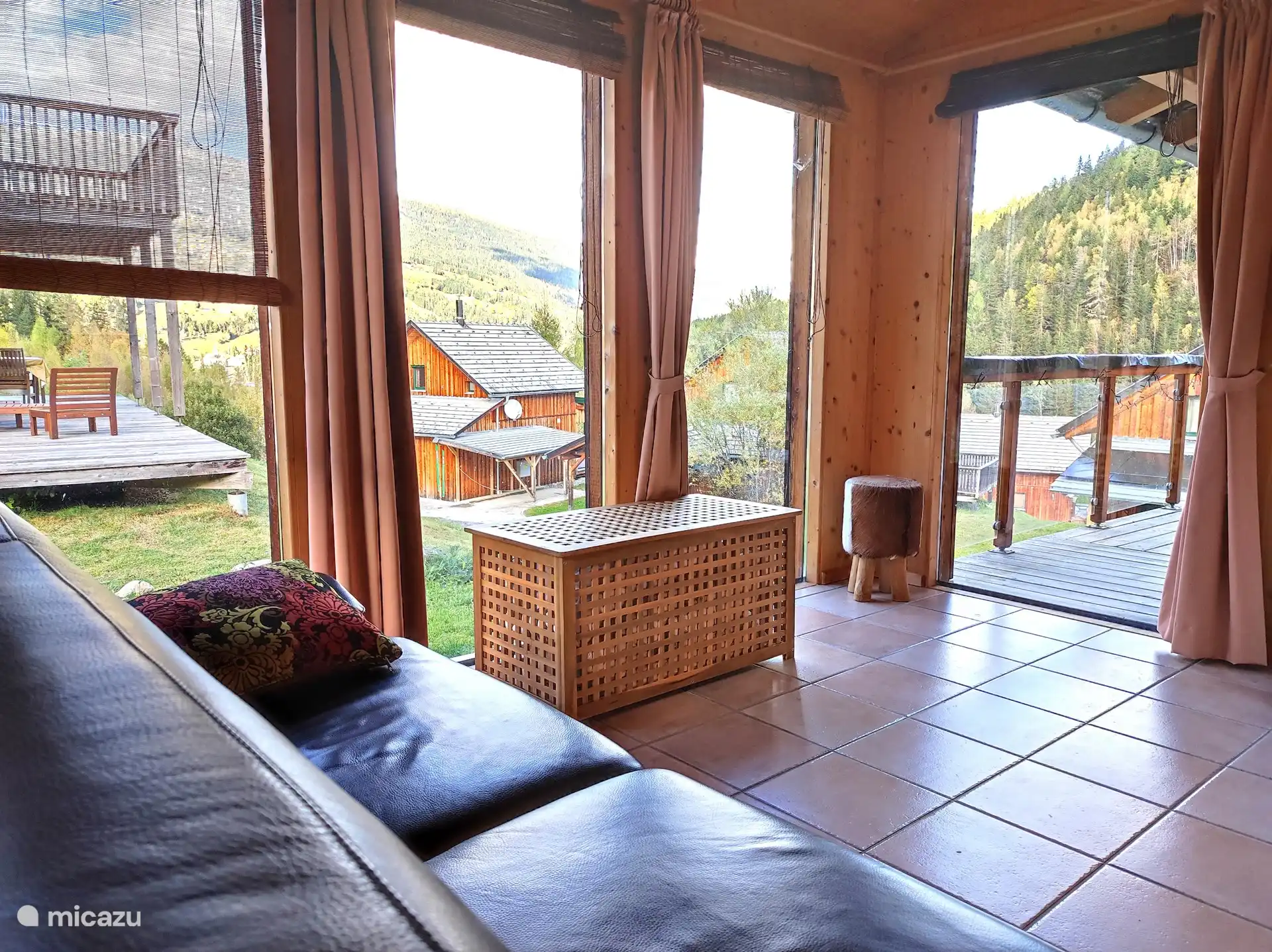 Vista al valle desde la sala de estar/invernadero