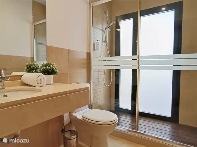 Casa Paix et Espace | Espagne, Murcia, Fuente Alamo - appartement Salle de bain 2 avec douche à l'italienne et WC