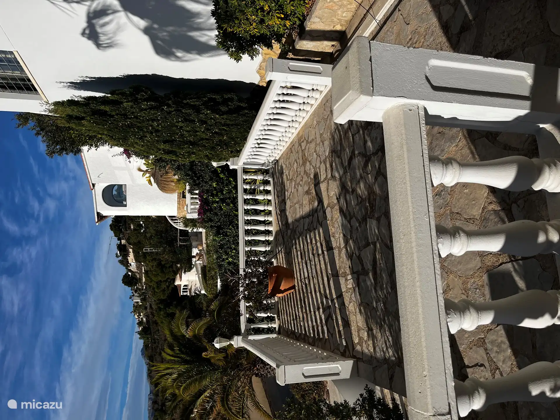 kleine Terrasse im Erdgeschoss