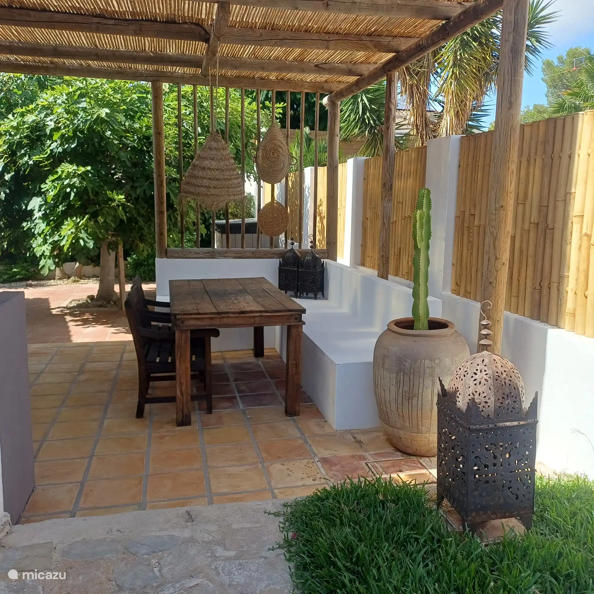 Hintere Terrasse an der Außenküche