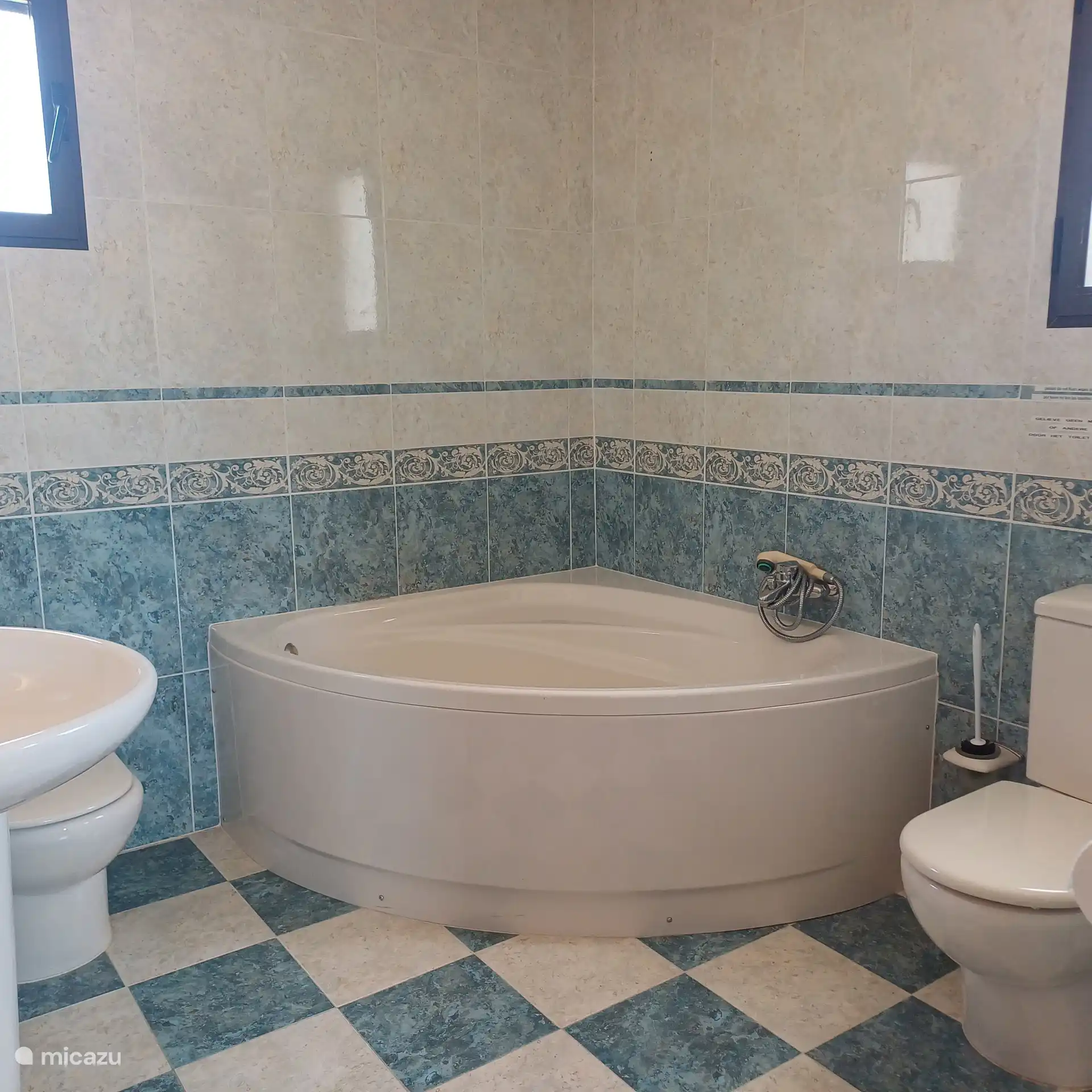 Salle de bain 1 à l’étage
