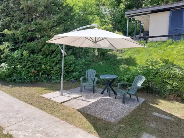 Casa La Moka | Italie, Lac de Garde, Tignale - bungalow Une belle assise pour profiter du soleil.