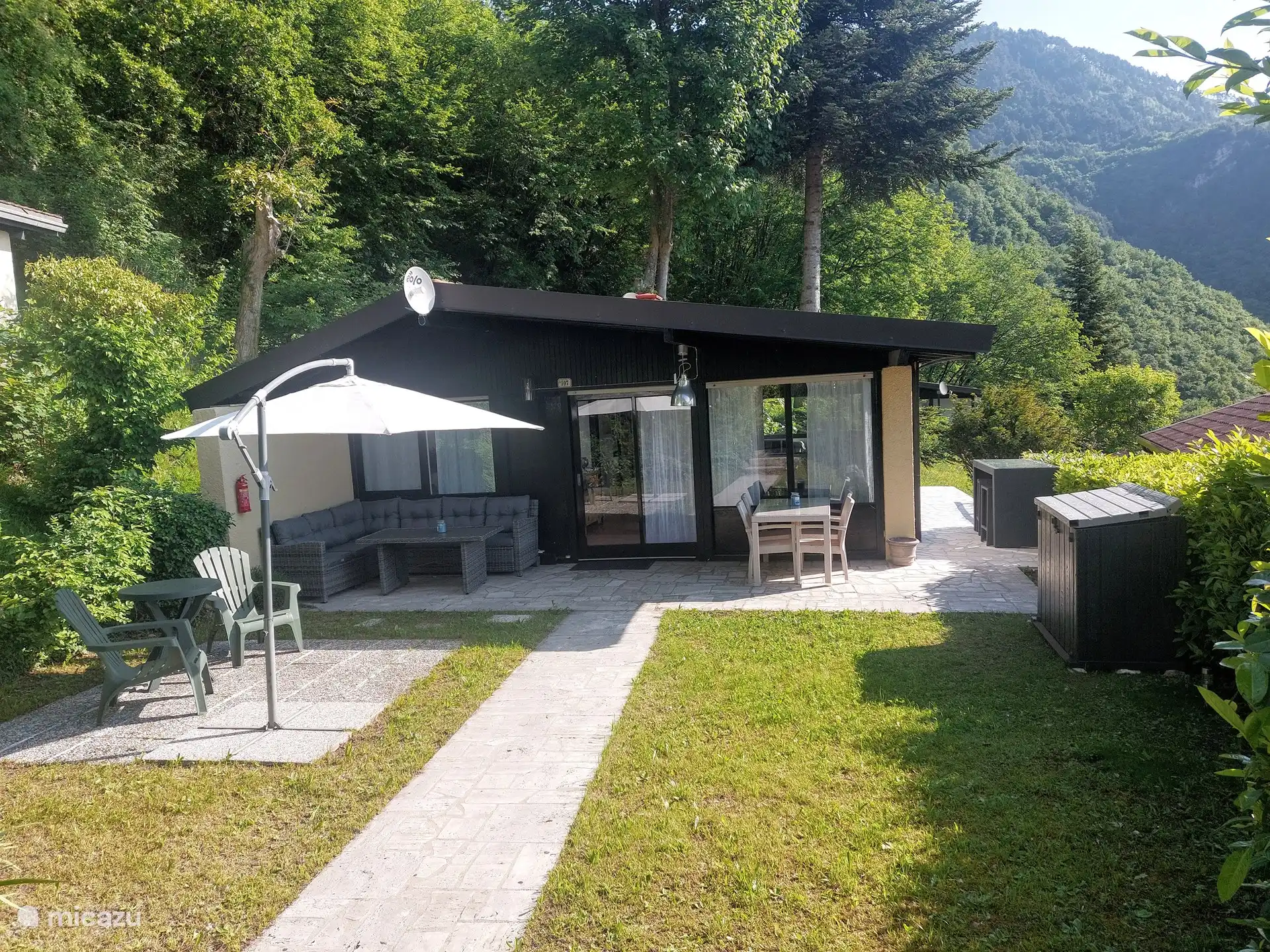 Un hermoso jardín para sentarse.