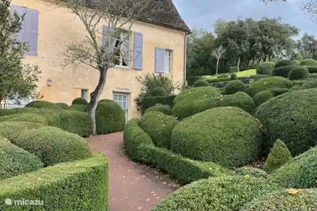Sarlat-sur-Canada/Domme/Jardines Marqueyssac/Castenaud/Chateau des Milandes/La Roque Gageac/Castelna