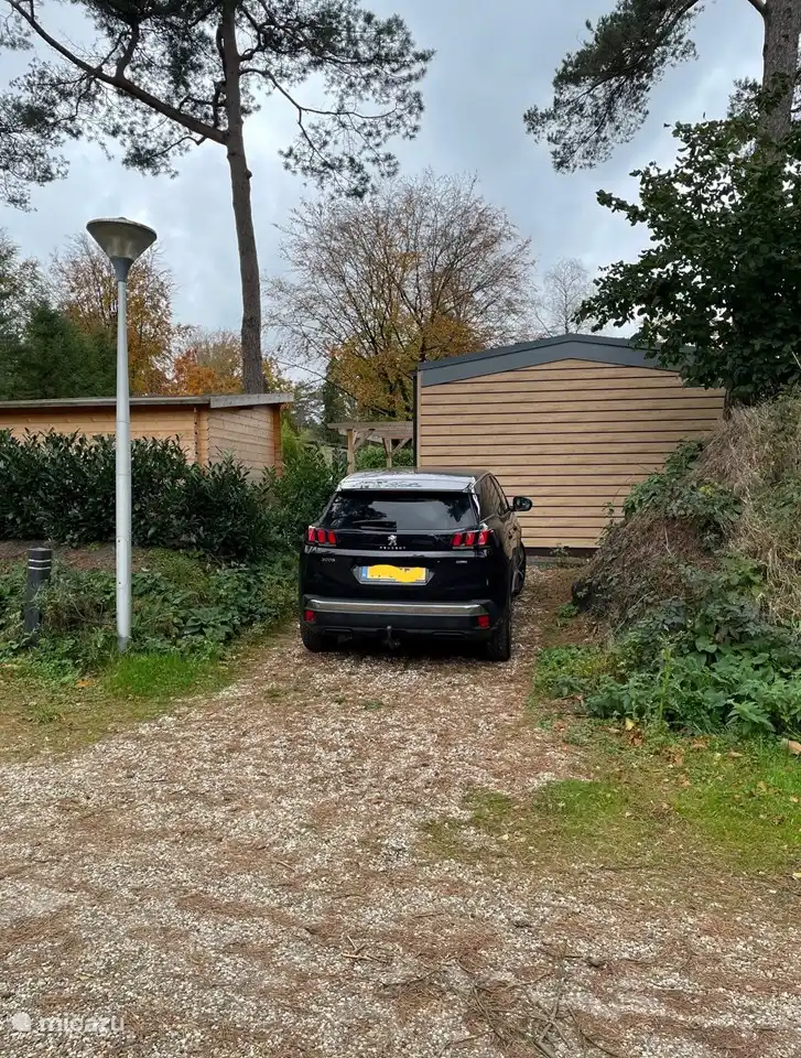 Privater Parkplatz hinter der Hütte