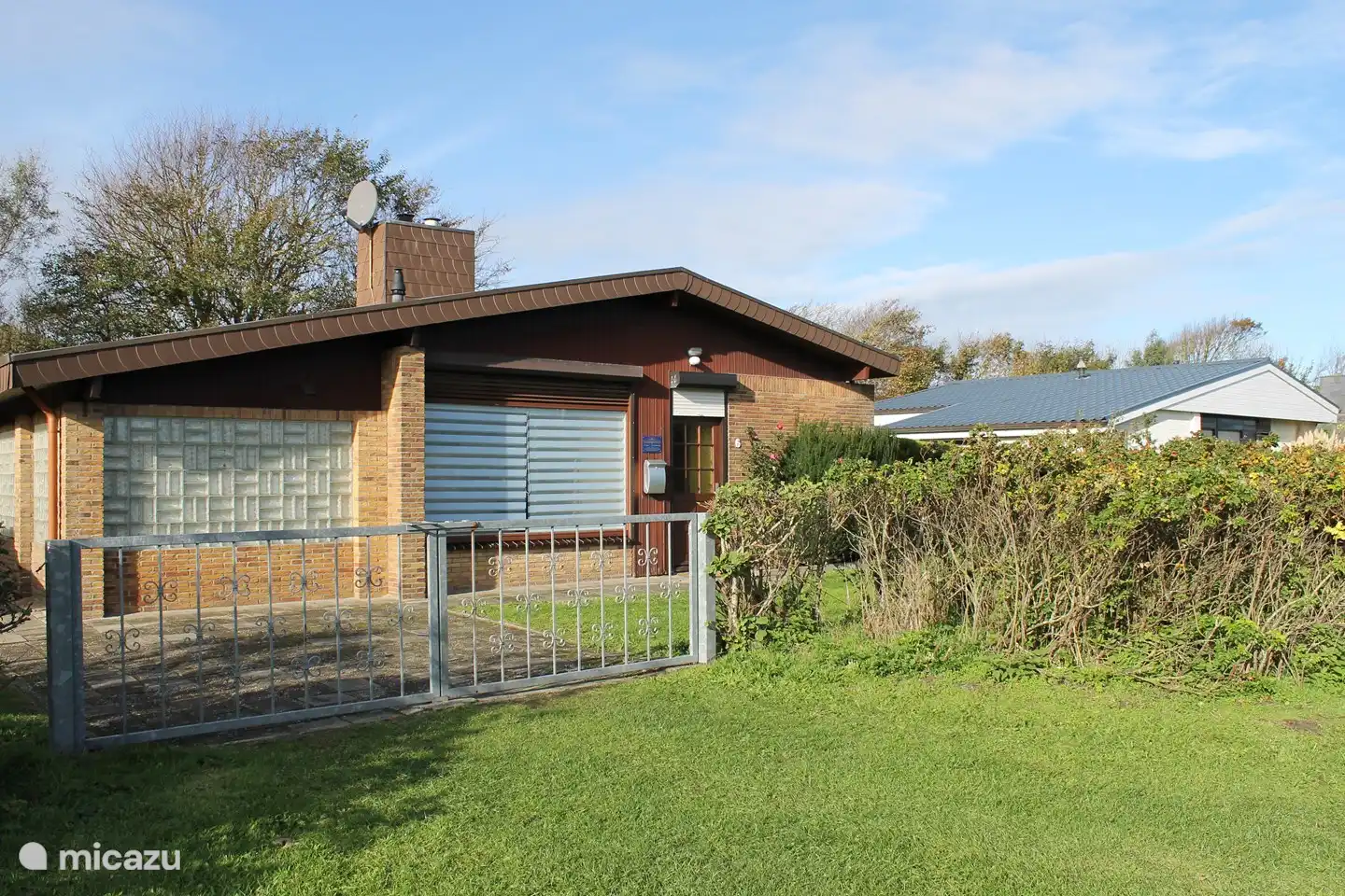 Vorderansicht des Bungalows