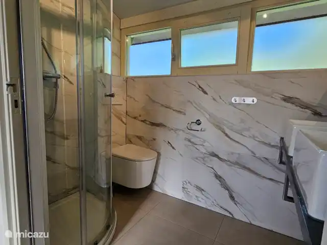 Bungalow en el bosque Jardines en Países Bajos, Güeldres, Garderen - bungaló Baño primera planta
