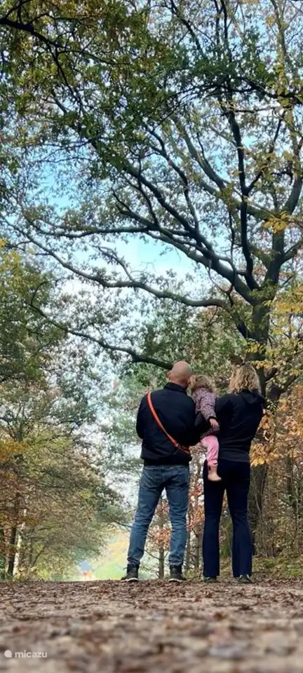 Desde el bungalow se puede caminar directamente a la reserva natural. Los más pequeños pueden unirse rápidamente y solos.