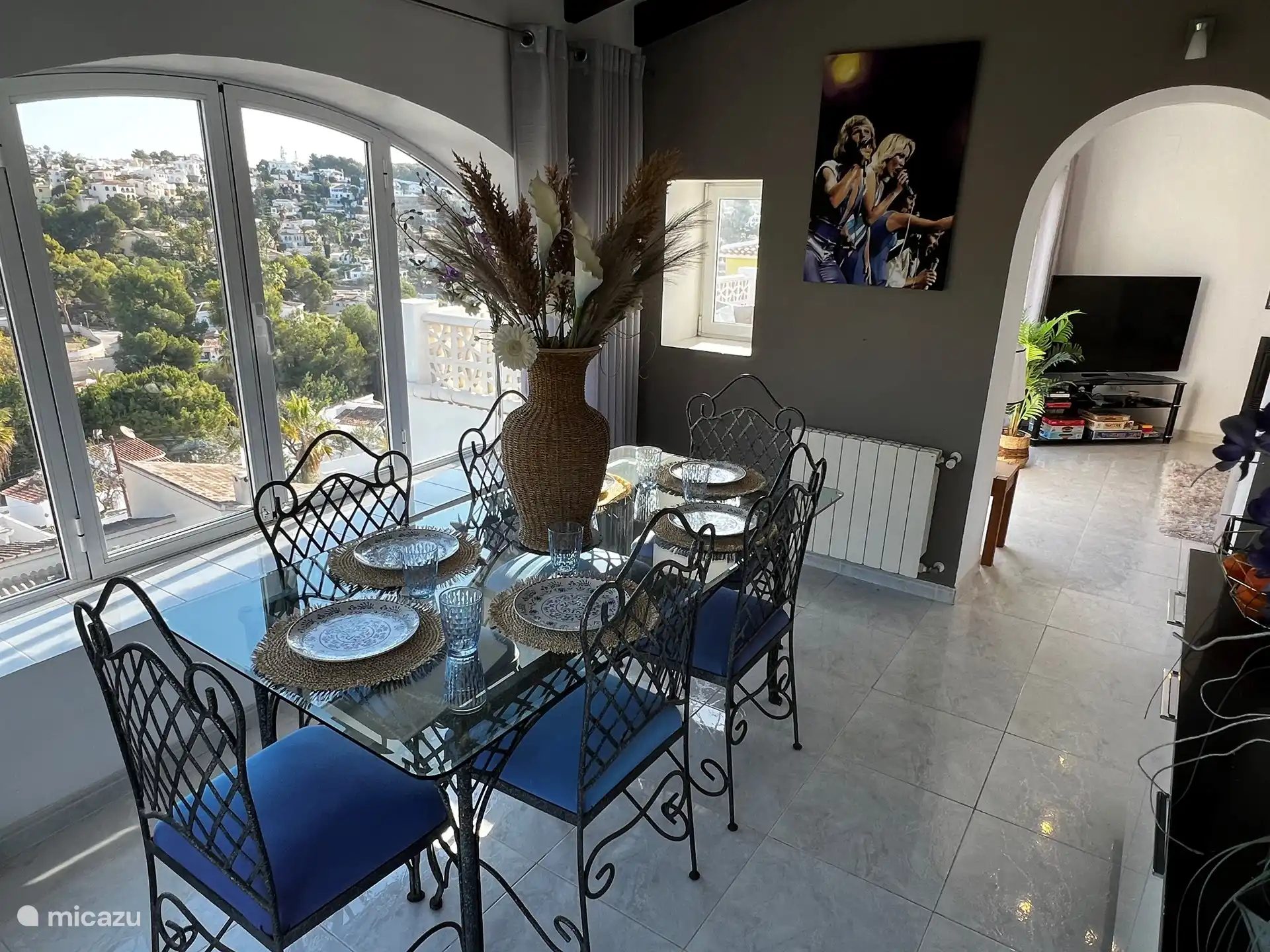 Esszimmer neben dem Wohnzimmer 1