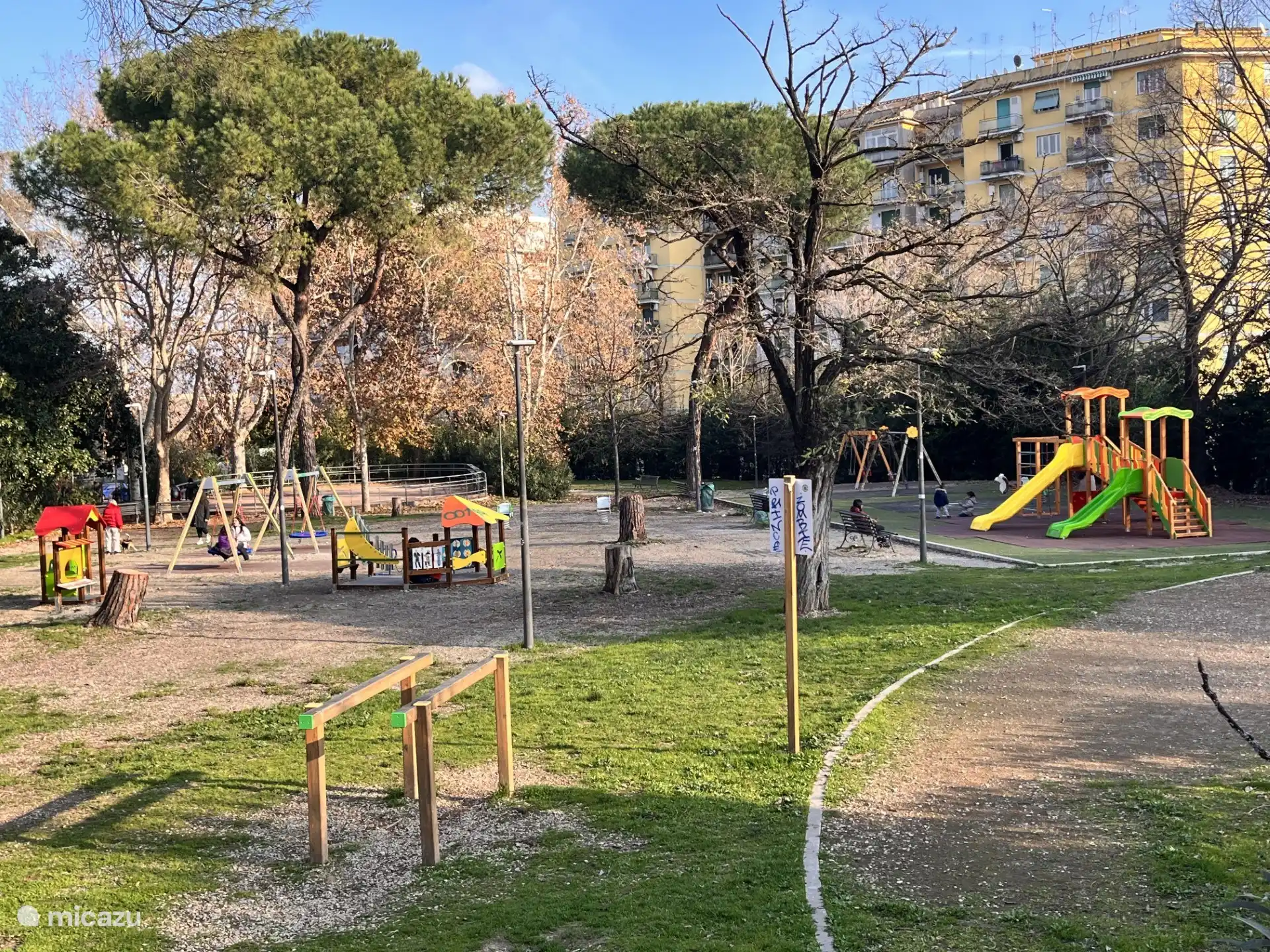 Zona de juegos en el parque