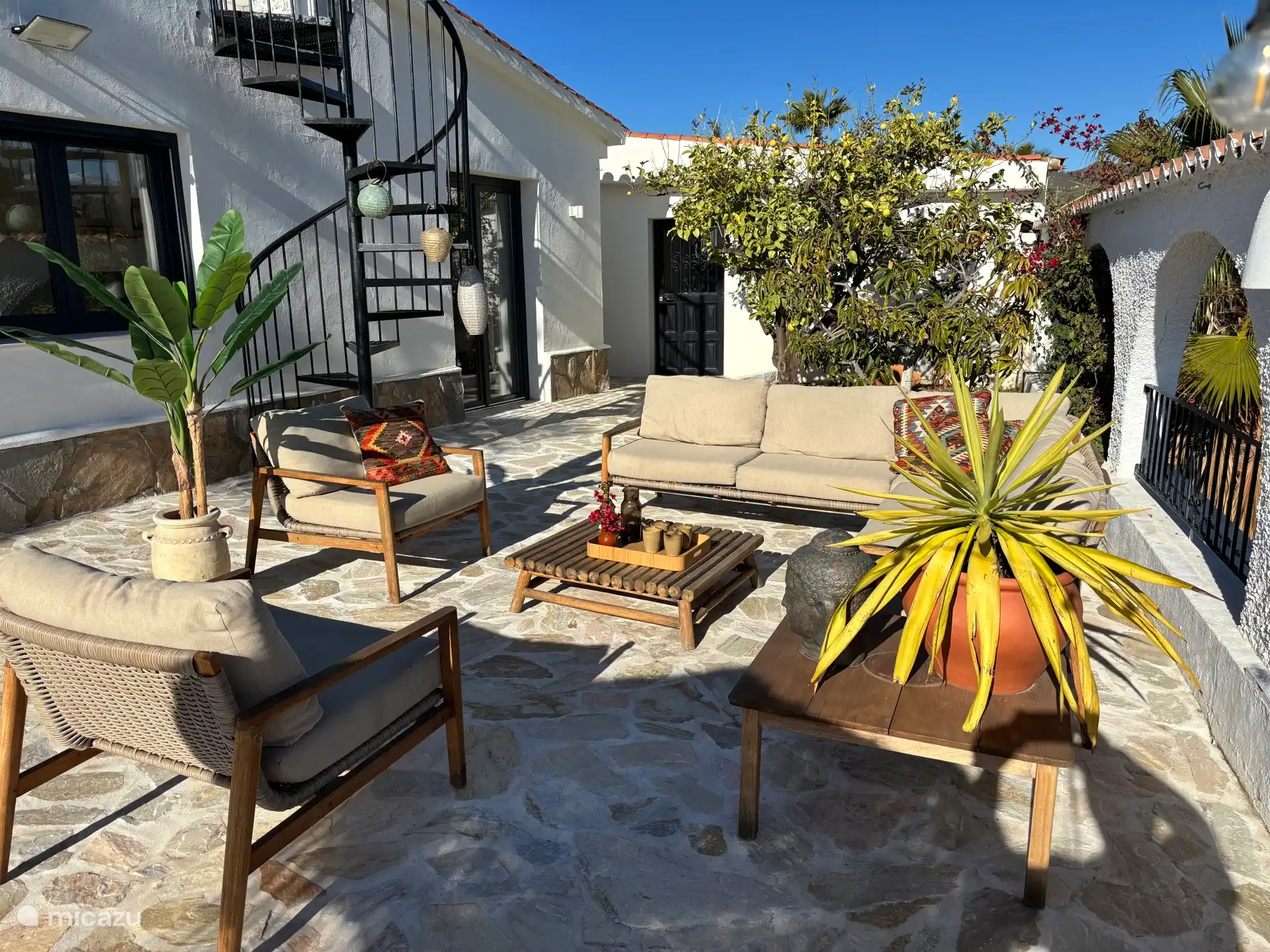 Fijne ruime sfeervolle loungehoek