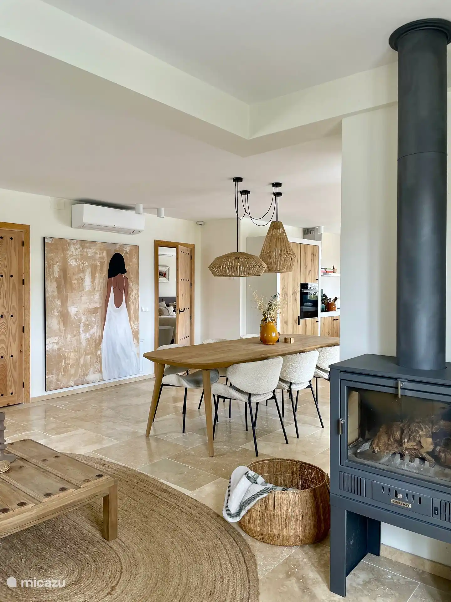 Attractive living room with public