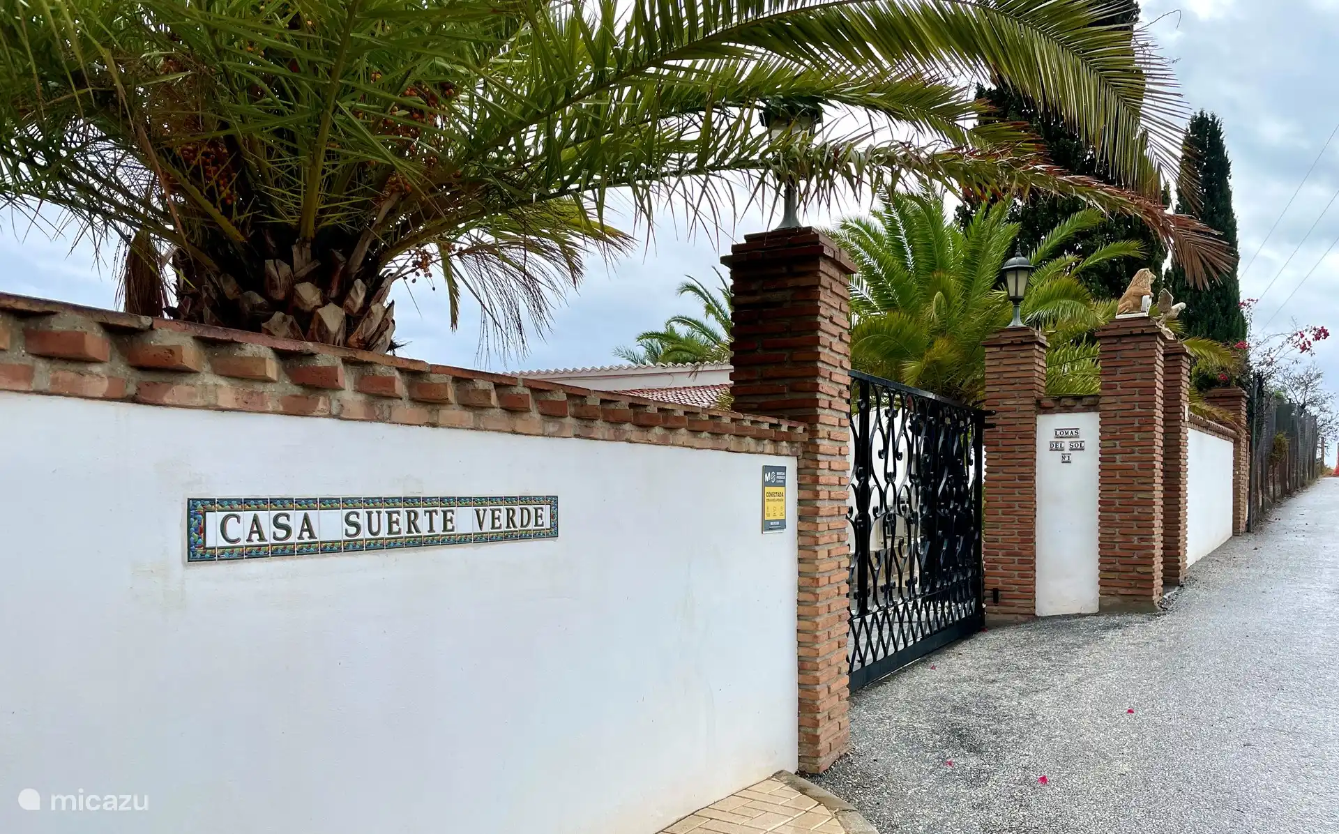 Casa Suerte Verde with private fence and electric gate