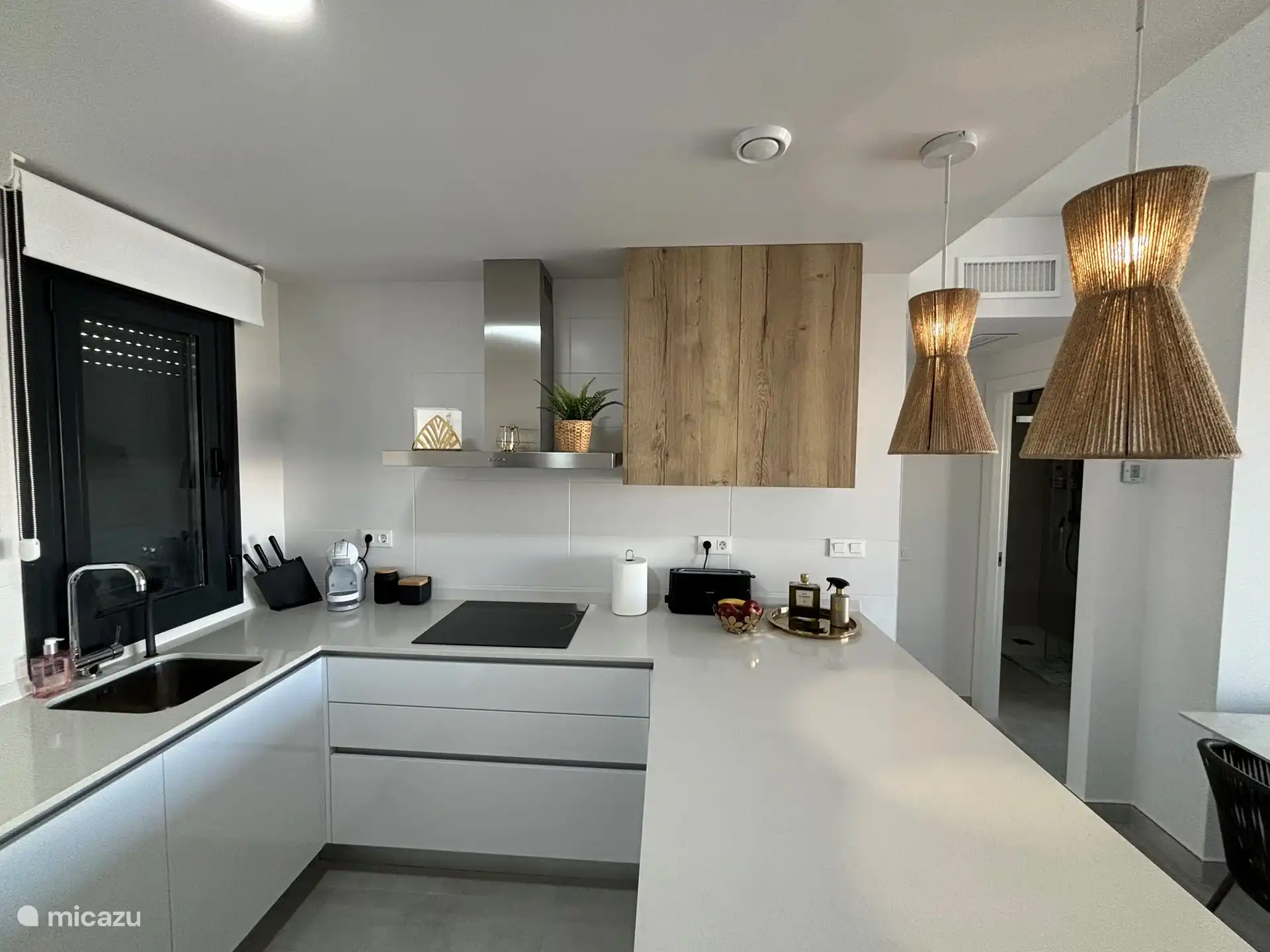 Kitchen with dishwasher and dishwasher 