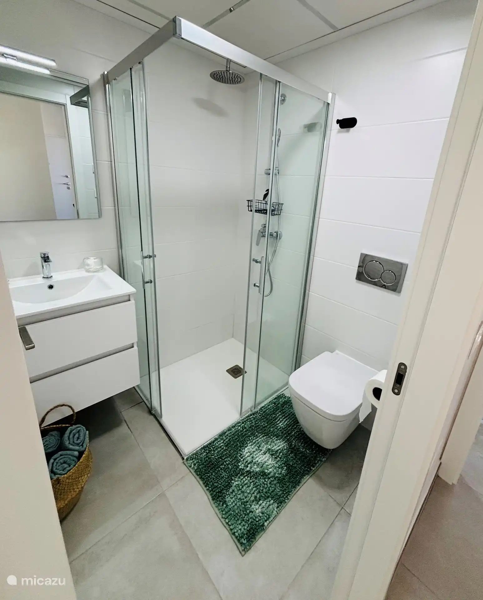 Towels and linen included 