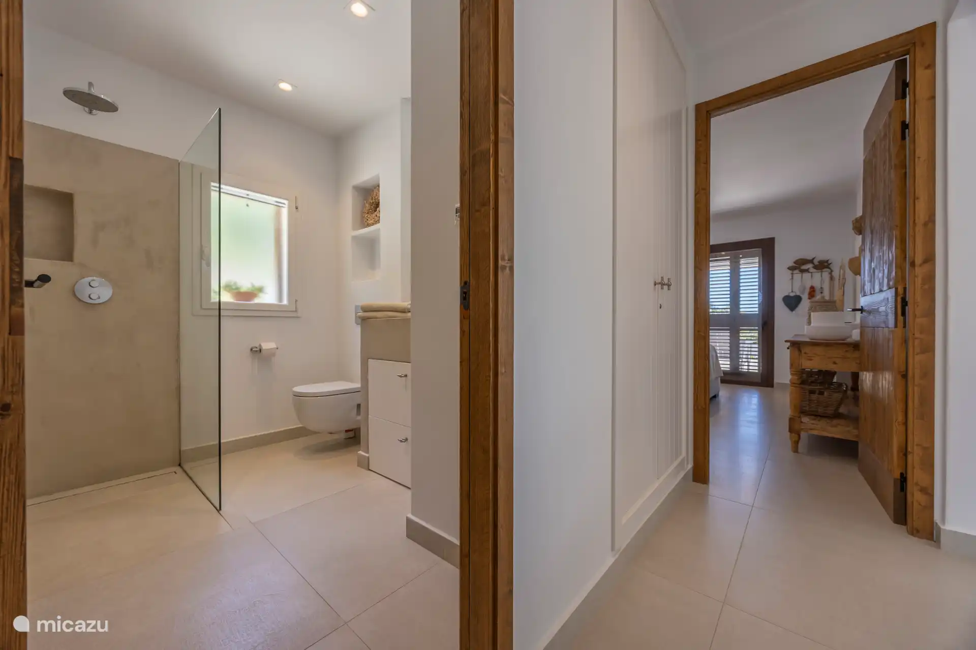 Bathroom adjacent to second bedroom