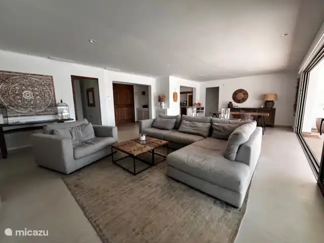 Location de Vacances Espagne, Costa Blanca, Moraira, villa - Villa panoramique de luxe Vista Moraira Le séjour avec cuisine ouverte.