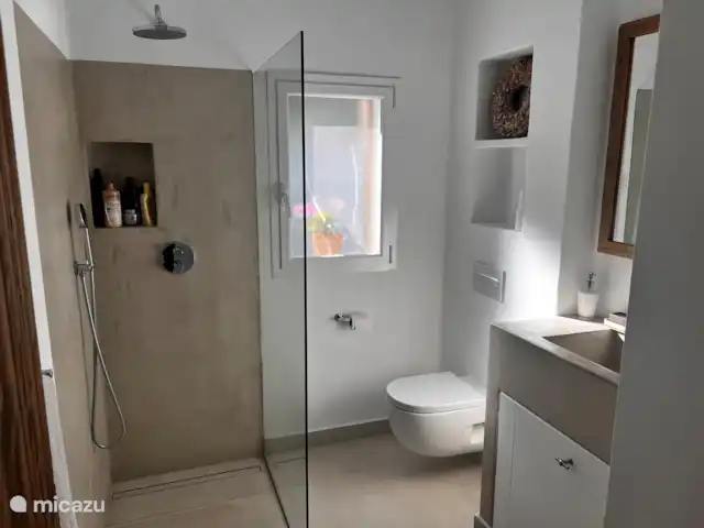 Location de Vacances Espagne, Costa Blanca, Moraira, villa - Villa panoramique de luxe Vista Moraira Salle de bain appartenant à la deuxième et troisième chambre.