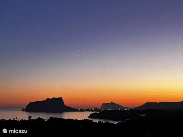 Location de Vacances Espagne, Costa Blanca, Moraira, villa - Villa panoramique de luxe Vista Moraira Vue le soir depuis la terrasse.