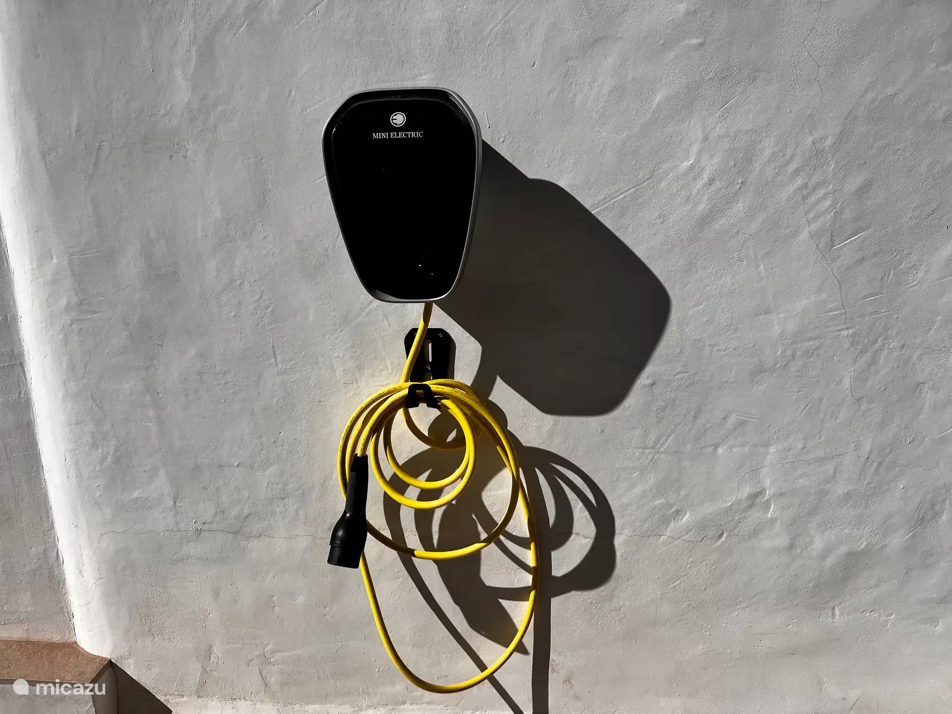 Elektrisches Ladegerät für Ihr(e) Auto(s). 