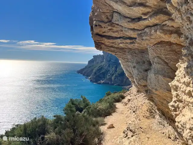 Location de Vacances Espagne, Costa Blanca, Moraira, villa - Villa panoramique de luxe Vista Moraira La Route des Contrebandiers, une des nombreuses belles balades possibles.