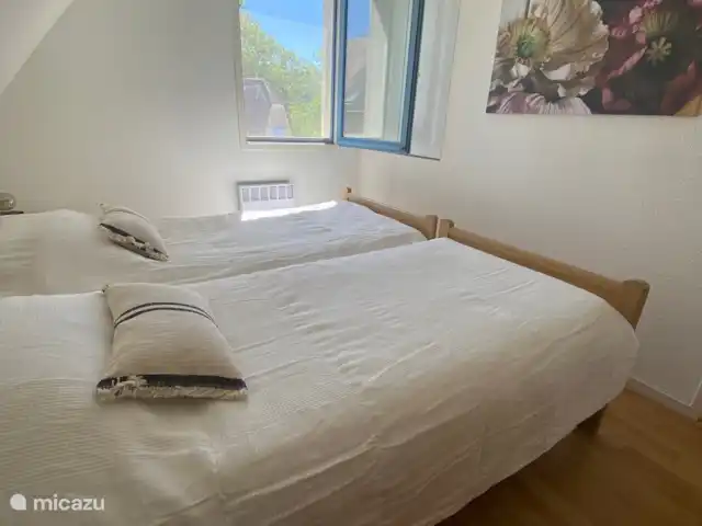 Location de Vacances France, Dordogne, Carsac, maison de vacances - Sur la Cave chambre 1 avec volets français et fenêtre avec moustiquaire