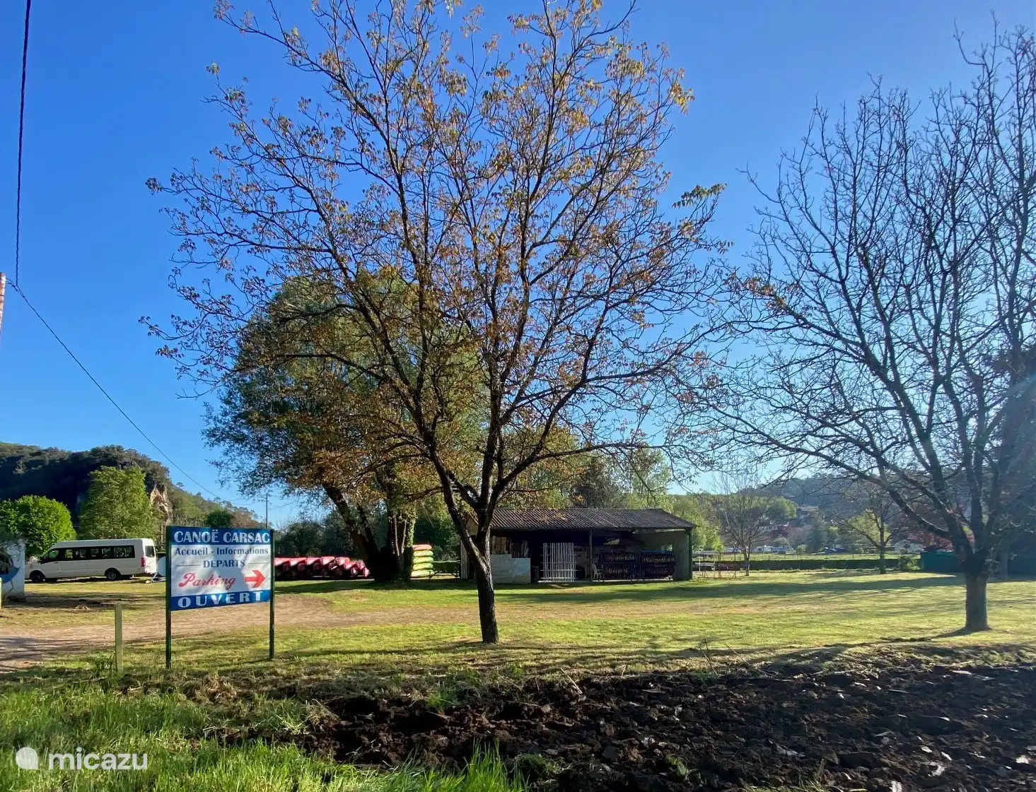 Kanu- und Kajakverleih in der Nähe des Zentrums von Carsac Aillac