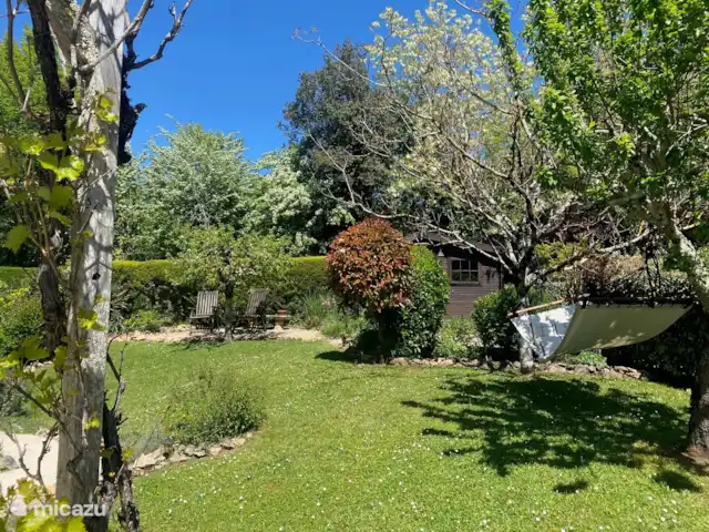 Location de Vacances France, Dordogne, Carsac, maison de vacances - Sur la Cave Jardin avec pelouse et plusieurs terrasses