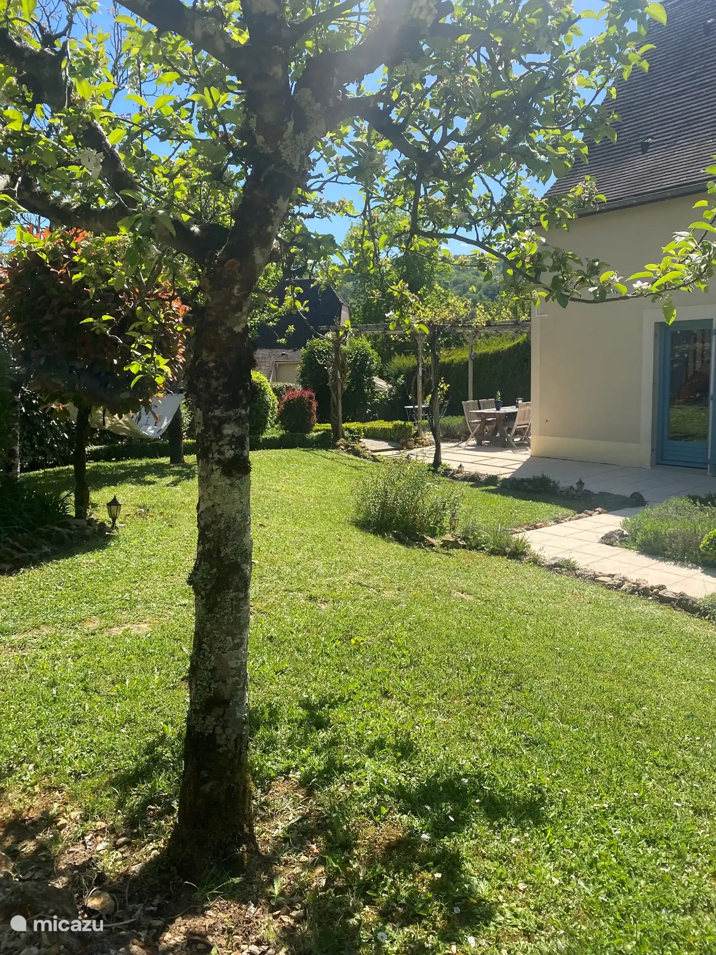 Geräumiger umzäunter Garten