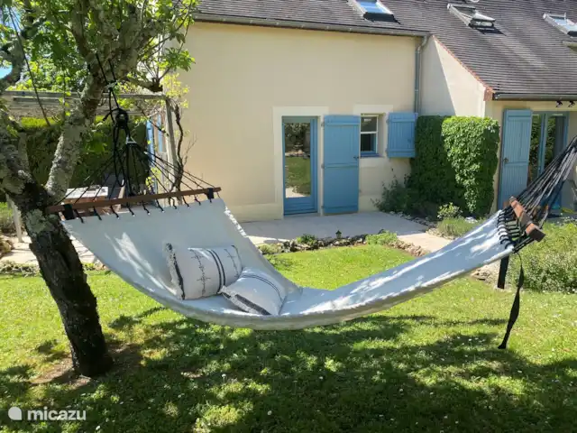Location de Vacances France, Dordogne, Carsac, maison de vacances - Sur la Cave Hamac sous les arbres à l'ombre