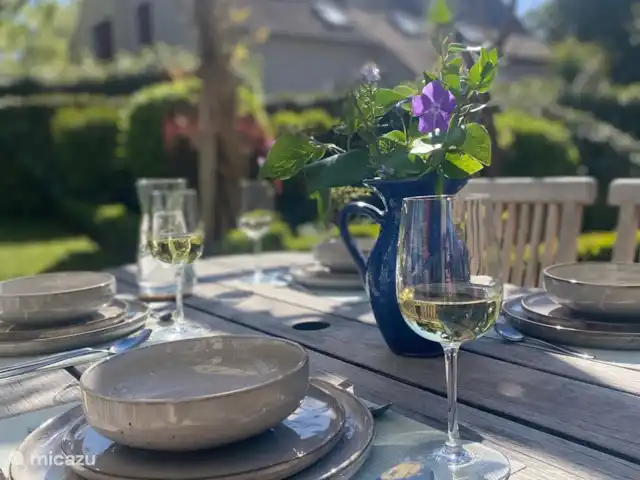 Location de Vacances France, Dordogne, Carsac, maison de vacances - Sur la Cave Déjeuner en toute intimité sur l’une des terrasses ensoleillées