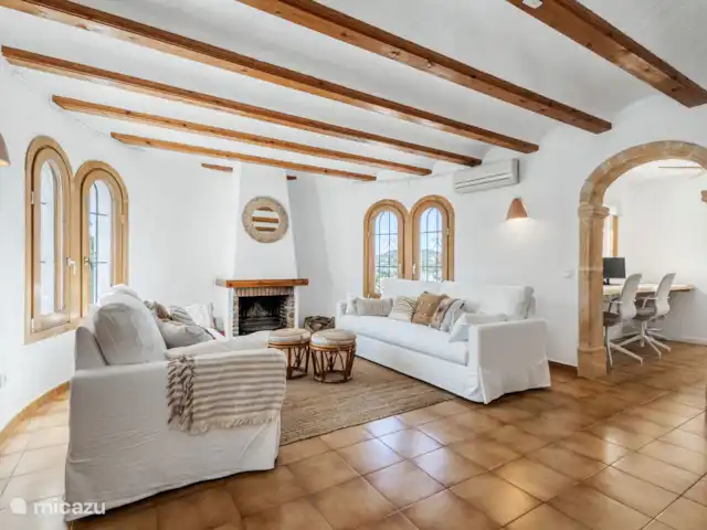 Villa Festina Lente - Javea | Espagne, Costa Blanca, Jávea - villa Le salon avec deux grands canapés confortables est merveilleusement lumineux. Le bureau est attenant